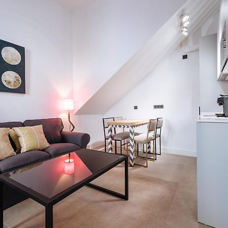 Apartamentos Montevideo 6 Sevilla Kültér fotó