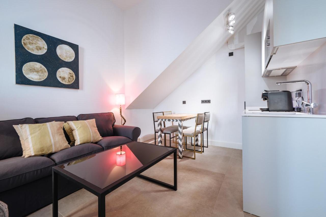 Apartamentos Montevideo 6 Sevilla Kültér fotó