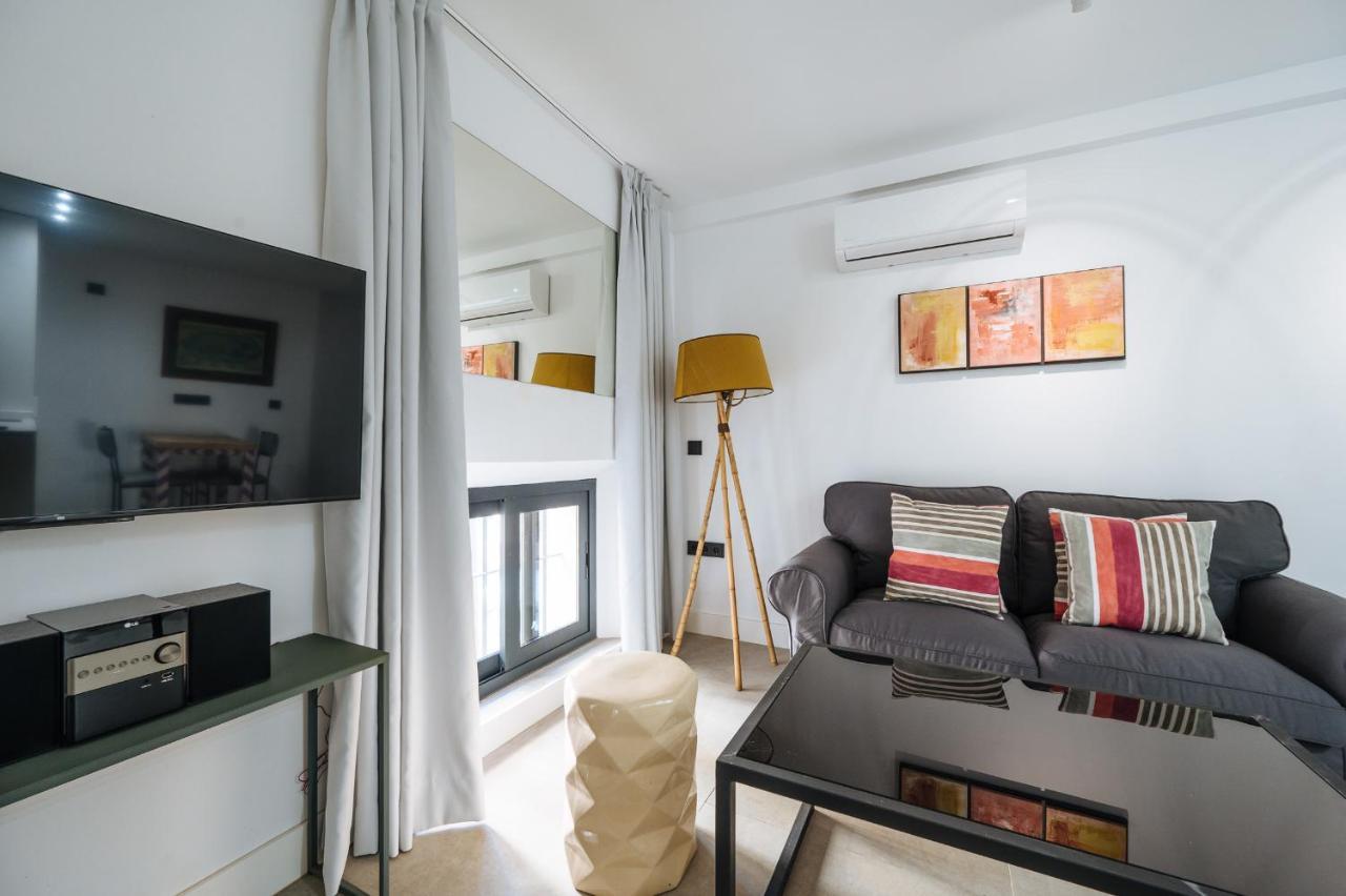 Apartamentos Montevideo 6 Sevilla Kültér fotó