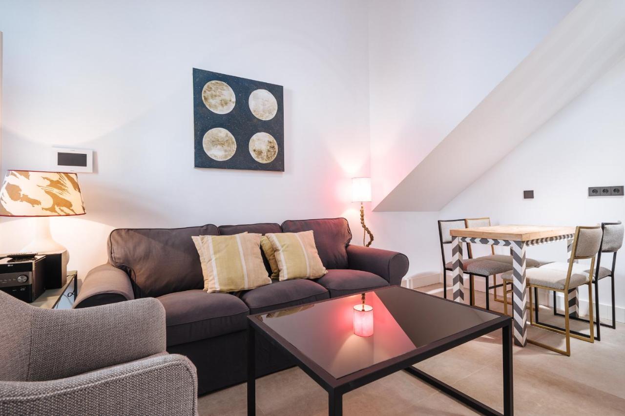 Apartamentos Montevideo 6 Sevilla Kültér fotó