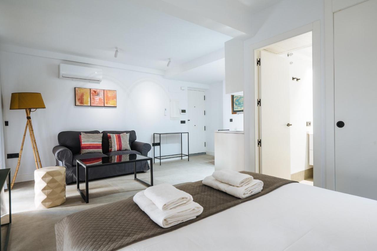 Apartamentos Montevideo 6 Sevilla Kültér fotó